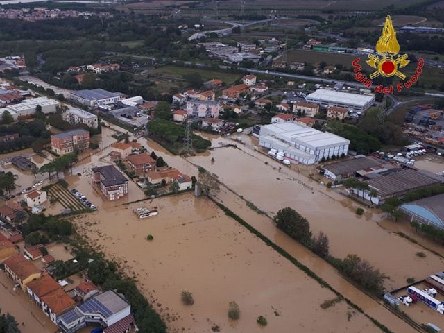 Livorno, dopo l'alluvione, si lavora per ripristinare la situazione