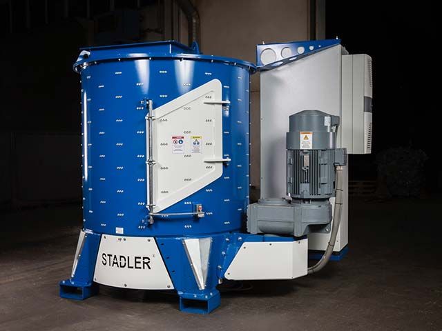 High-quality plastic bottle sorting with the STADLER Delabeler 