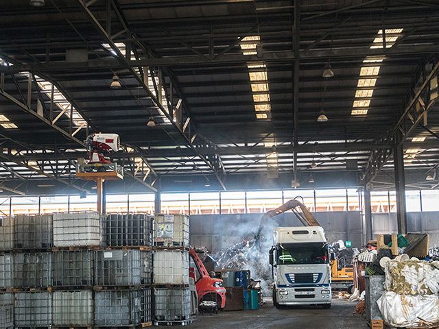 Turbina antincendio in impianto riciclaggio rifiuti